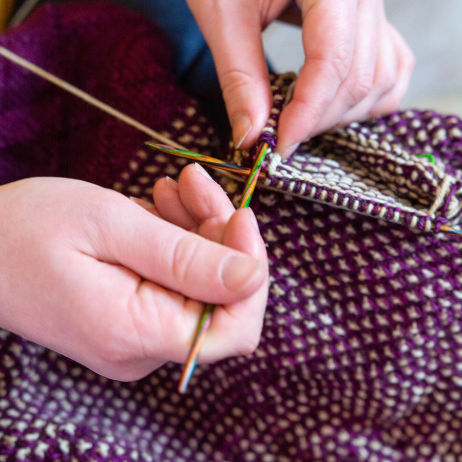 Picking up knitting stitches