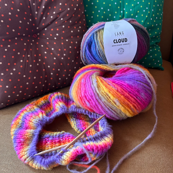 Close-up of knitted CLOUD fabric highlighting colour transition