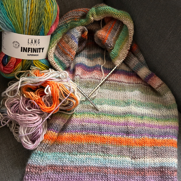 Ball of LANGYARNS INFINITY showing multi-tonal colour flow