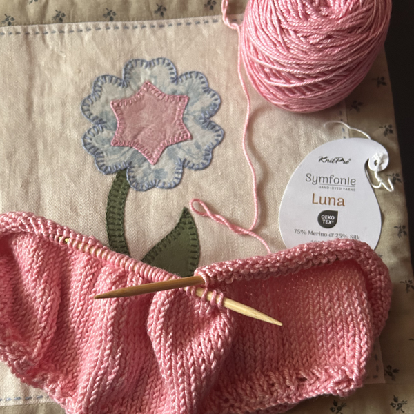 Knitting with Luna