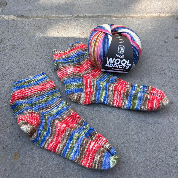 Knitting with MOVE 4-PLY