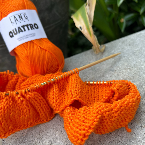 Close-up of knitted QUATTRO fabric in stockinette stitch, highlighting shine