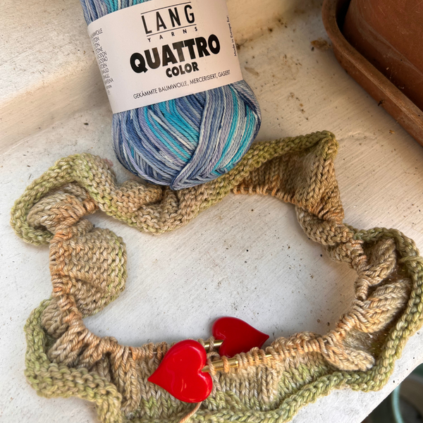 Close-up of QUATTRO COLOUR fabric with crisp stitches and dynamic hues