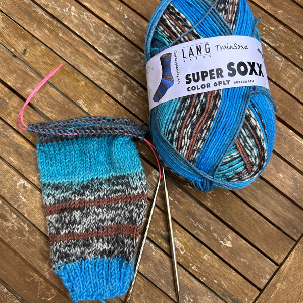 Knitting with SUPER SOXX COLOUR 6-PLY