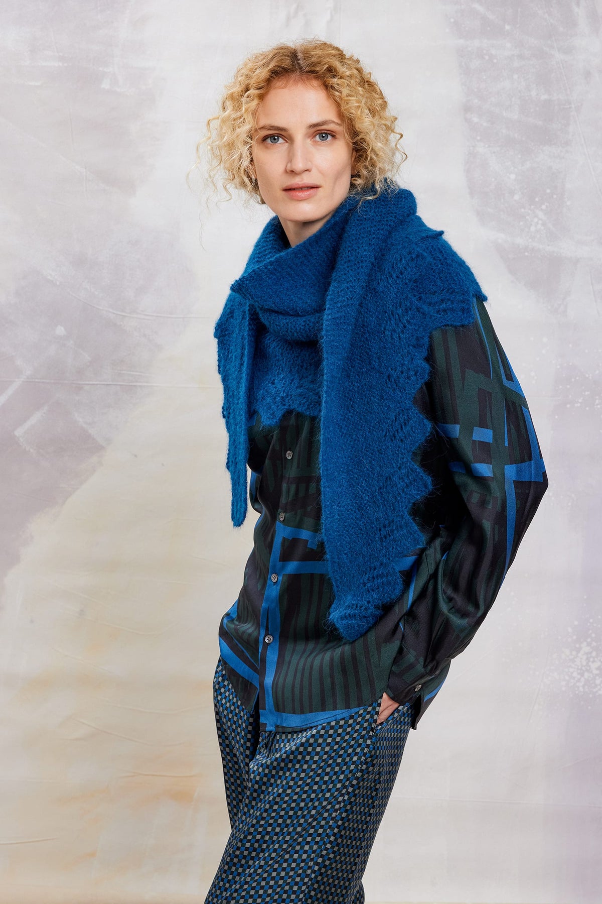 LANGYARNS Kit Knitting Pattern Viera Triangular scarf Pattern Bundle in Suri Alpaca by LANGYARNS | Fatto a Mano 290-071