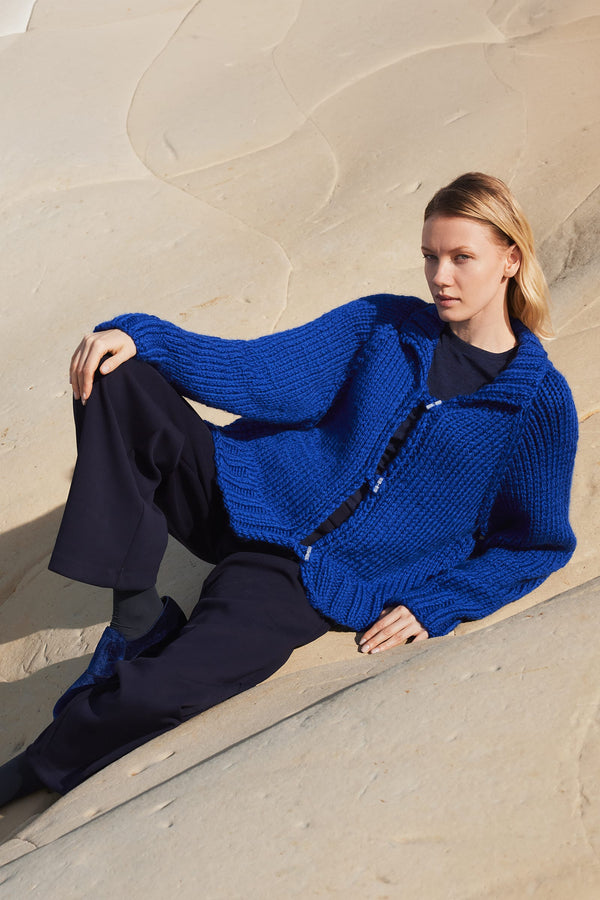 LONG-VIEW Cardigan Pattern Kit in FIRE by WOOLADDICTS | WOOLADDICTS #17-003
