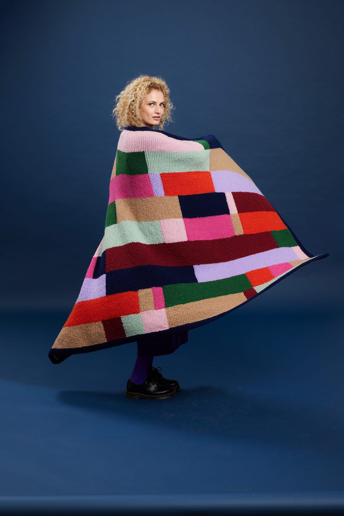 LANGYARNS Kit Knitting Pattern Approximately 130 x 180 cm | 2 balls 1162.0062 | 2 balls 1162.0035 | 1 ball 1162.0039 | 1 ball 1162.0071 | 1 ball 1162.0009 | 1 ball 1162.0085 | 1 ball 1162.0059 | 1 ball 1162.0016 | 1 ball 1162.0146 UMA Blanket Pattern Bundle in Promise by LANGYARNS | Punto 93-009