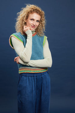 LANGYARNS Kit Knitting Pattern Small - X-Large | 2 balls 1162.0174 | 1 ball 1077.0029 SHEA Top Down Slipover Pattern Bundle in Promise & Cloud by LANGYARNS | Punto 93-010