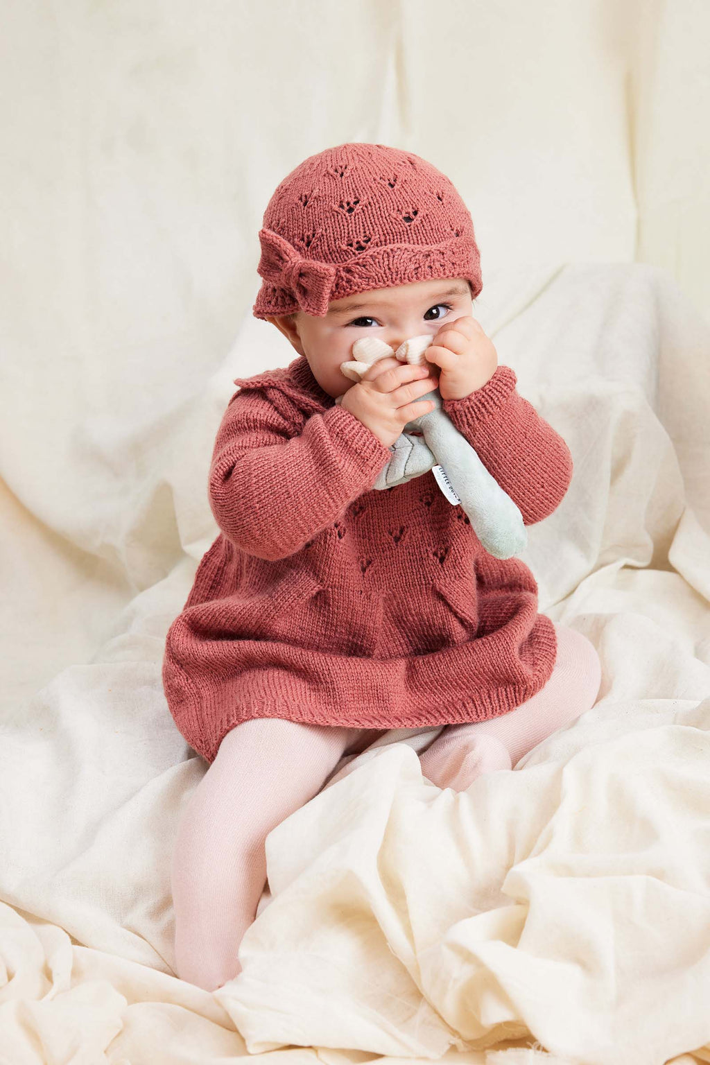 Lang Yarns Knitting Pattern MAVE Hat Pattern Bundle in Merino 200 Bebe by LANGYARNS | Punto 99-002