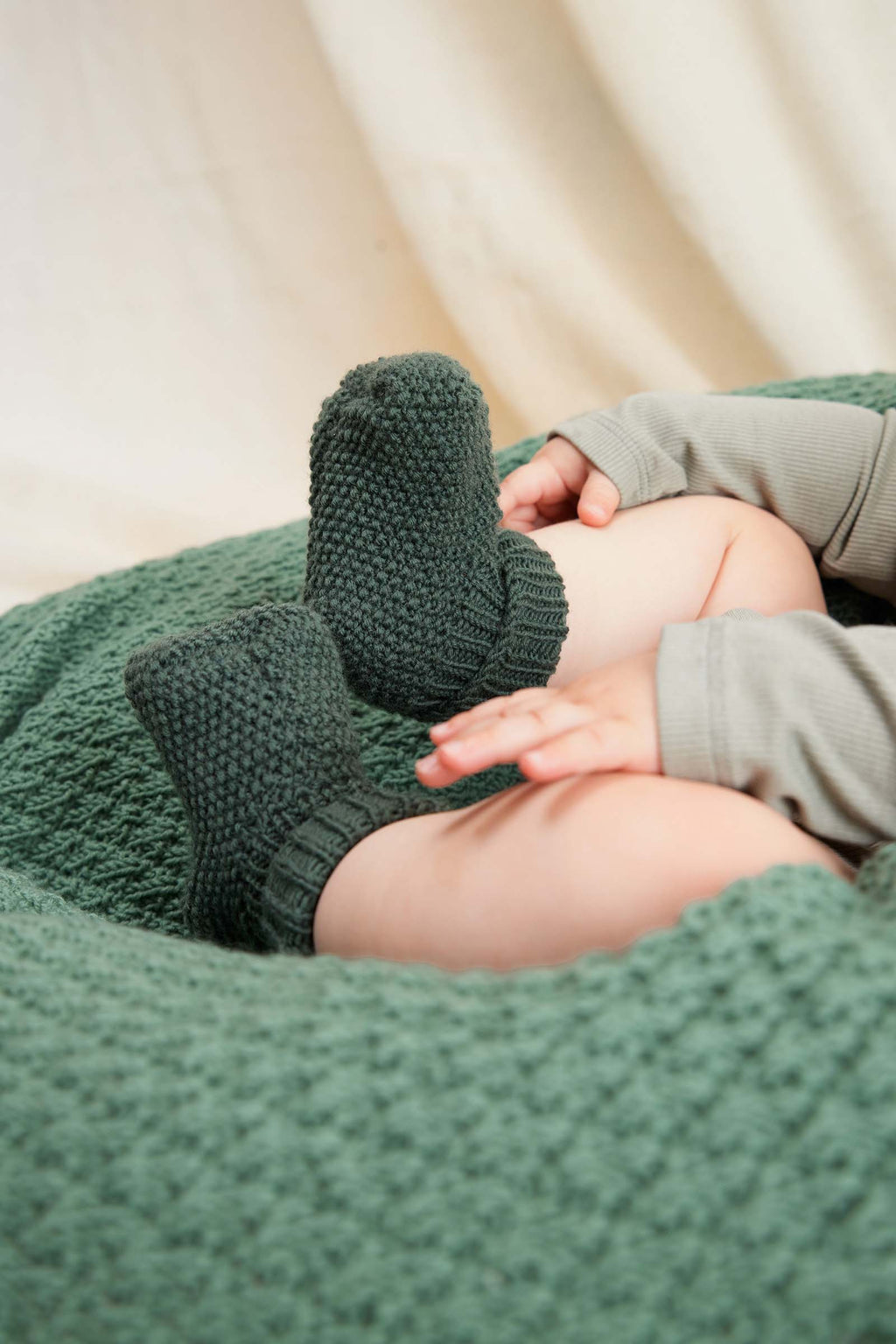 LANGYARNS Kits Knitting Pattern YUNIS Booties Pattern Kit in Merino 150 by LANGYARNS | Punto 99-007