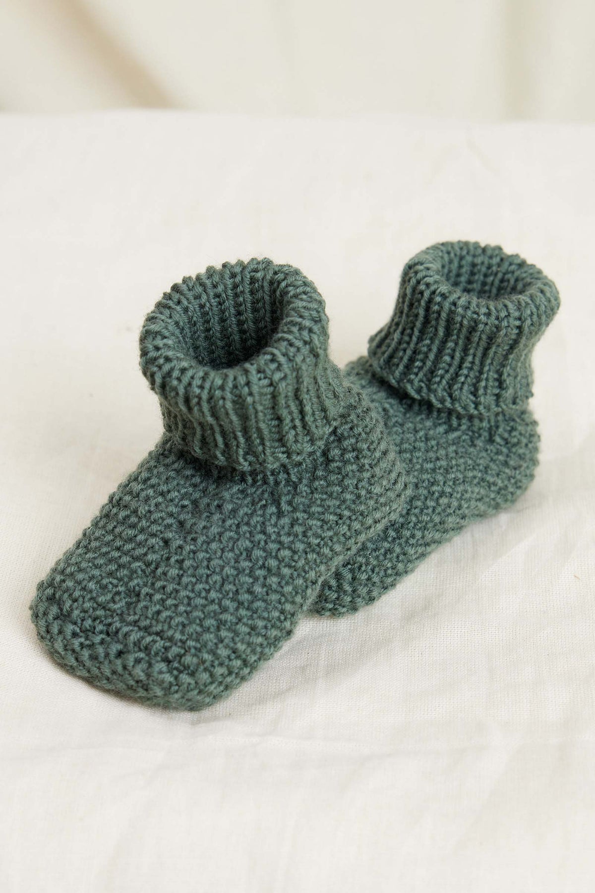 Lang Yarns Knitting Pattern YUNIS Bootes Pattern Bundle in Merino 150 by LANGYARNS | Punto 99-007