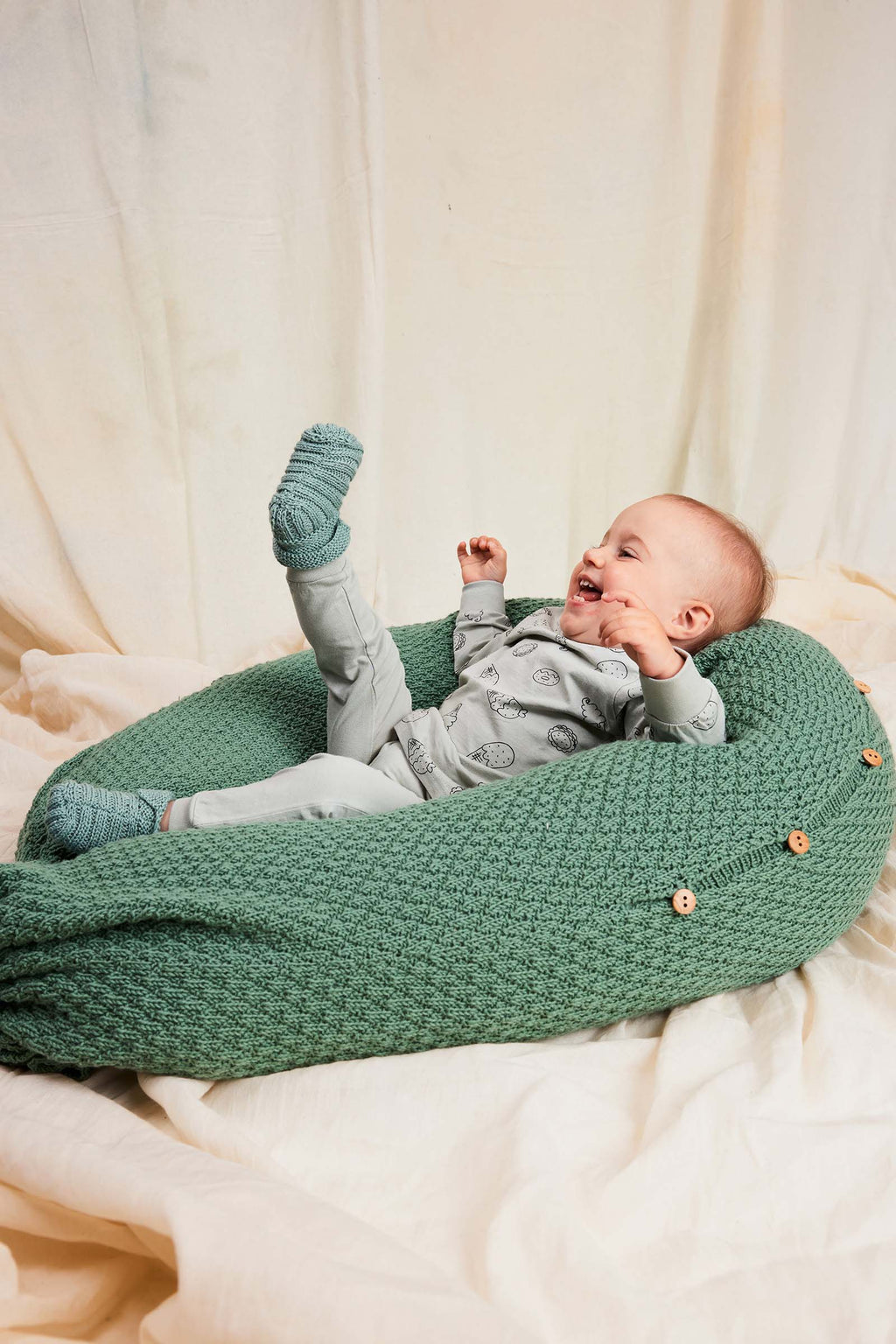 LANGYARNS Kits Knitting Pattern PIRAN Booties Pattern Kit in Merino 200 Bébé by LANGYARNS | Punto 99-008