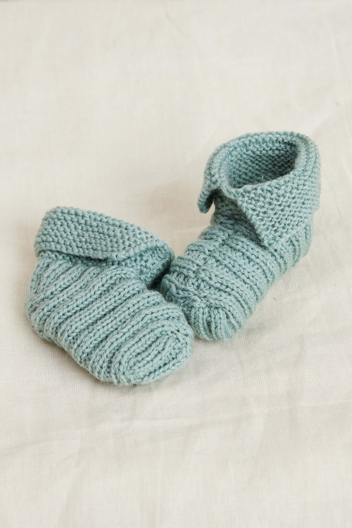 Lang Yarns Knitting Pattern PIRAN Bootes Pattern Bundle in Merino 200 Bebe by LANGYARNS | Punto 99-008