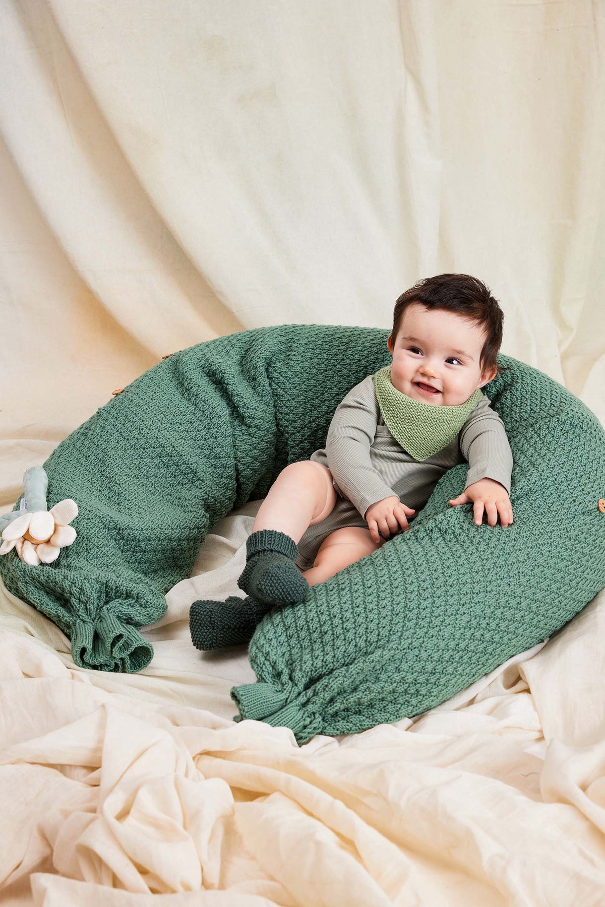 Lang Yarns Knitting Pattern ca 77x176 cm RAE Nursing cushlon Pattern Bundle in Merino 200 Bebe by LANGYARNS | Punto 99-009
