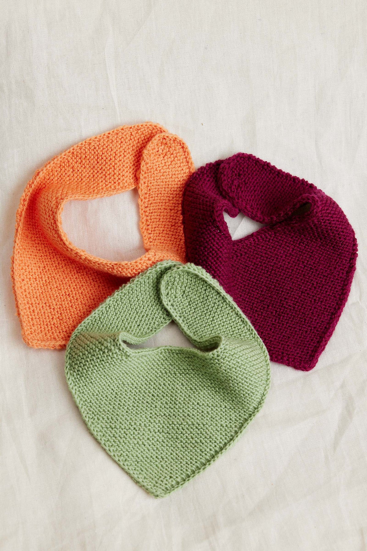 LANGYARNS Kits Knitting Pattern DUA Bib Pattern Kit in Merino 200 Bébé by LANGYARNS | Punto 99-012