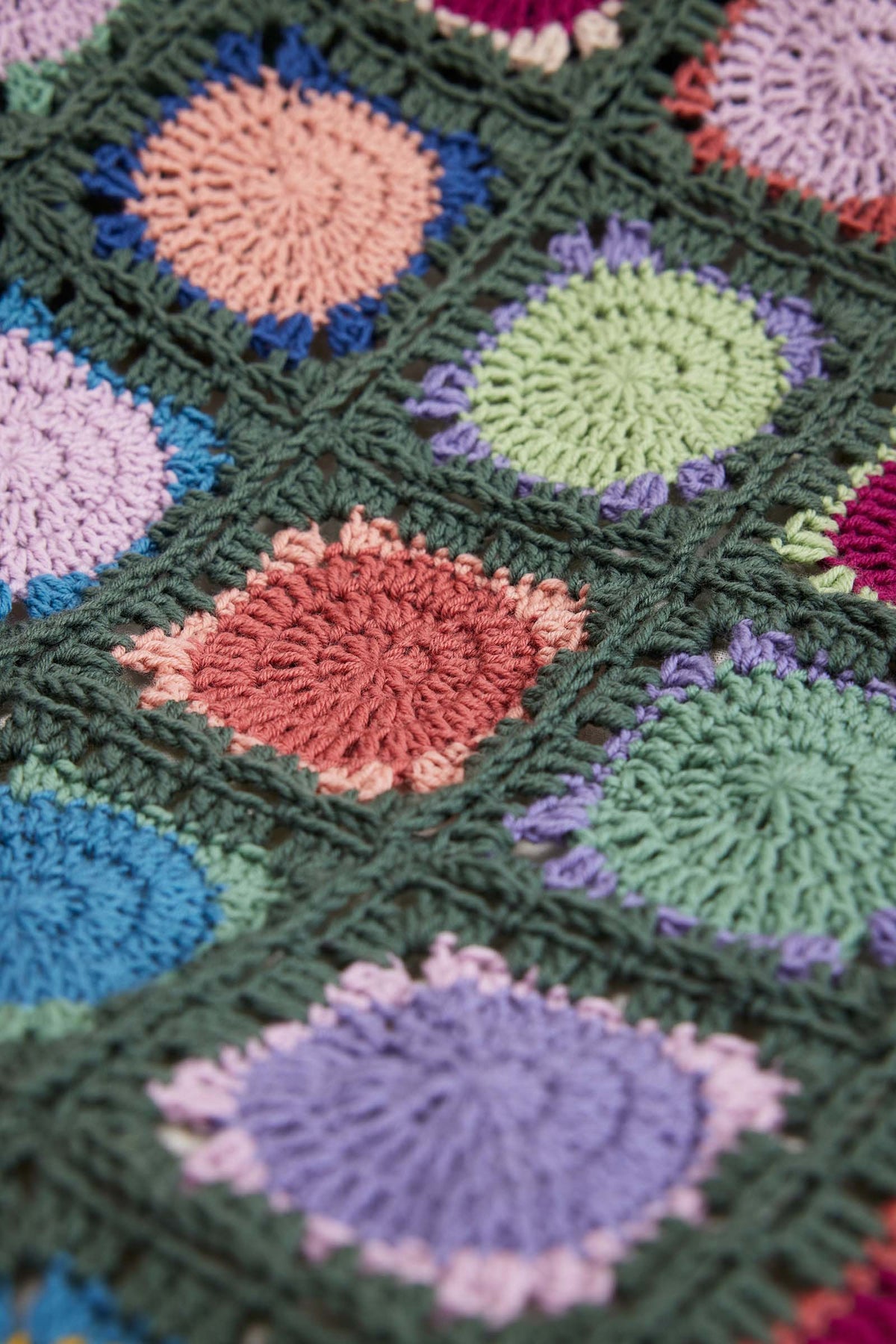 LANGYARNS Kits Crochet Pattern Approximtely 70x80 cm | 3 balls 197.0098 | 1 ball 197.0096 | 1 ball 197.0087 | 1 ball 197.0050 | 1 ball 197.0166 | 1 ball 197.0091 | 1 ball 197.00274 | 1 ball 197.0034 | 1 ball 197.0209 | 1 ball 197.0207 | 1 ball 197.0233 | 1 ball 197.0119 KITTY Crochet Blanket Pattern Kit in Merino 150 by LANGYARNS | Punto 99-015