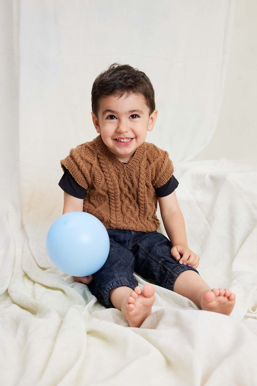 Lang Yarns Knitting Pattern TEO Vest Pattern Bundle in Merino 150 by LANGYARNS | Punto 99-016
