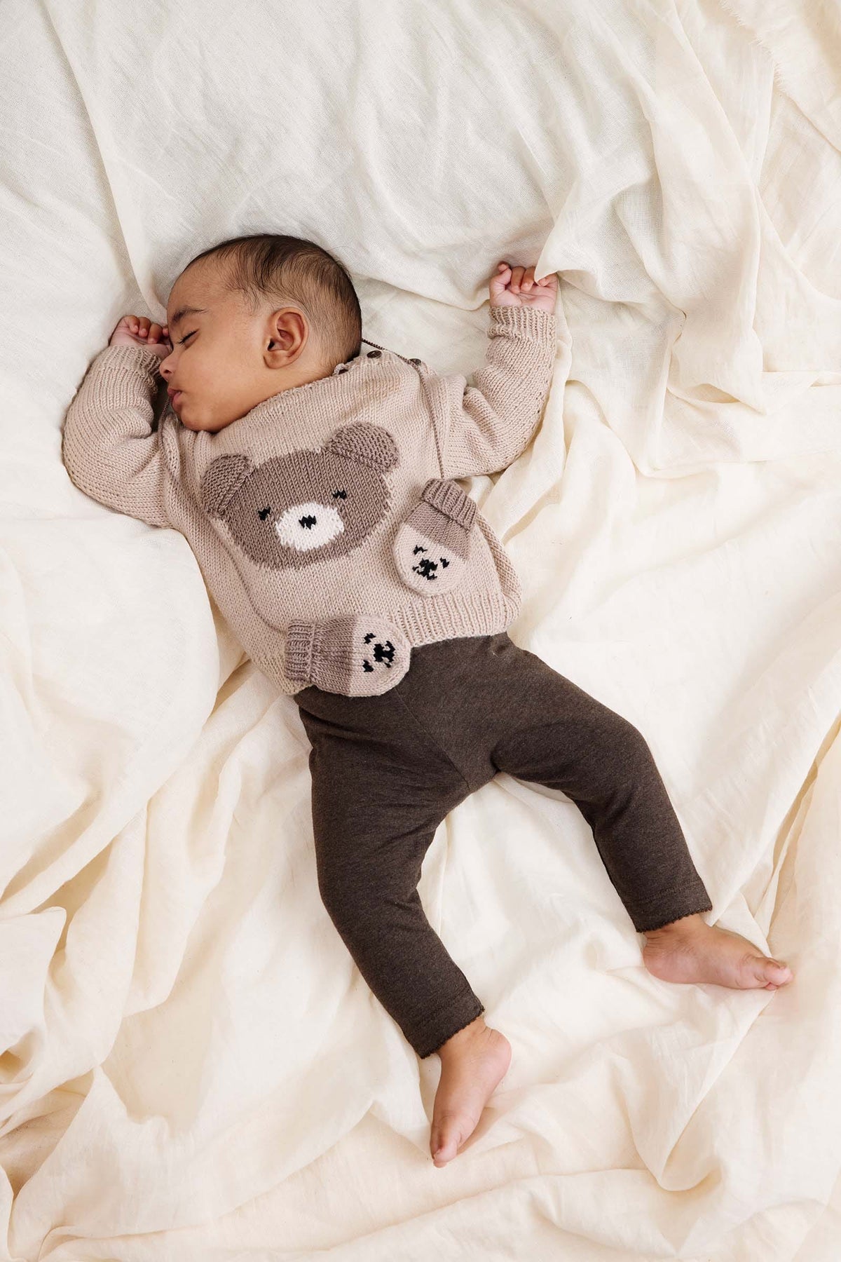 LANGYARNS Kits Knitting Pattern BEAR Baby Sweater Pattern Kit in Merino 150 by LANGYARNS | Punto 99-018