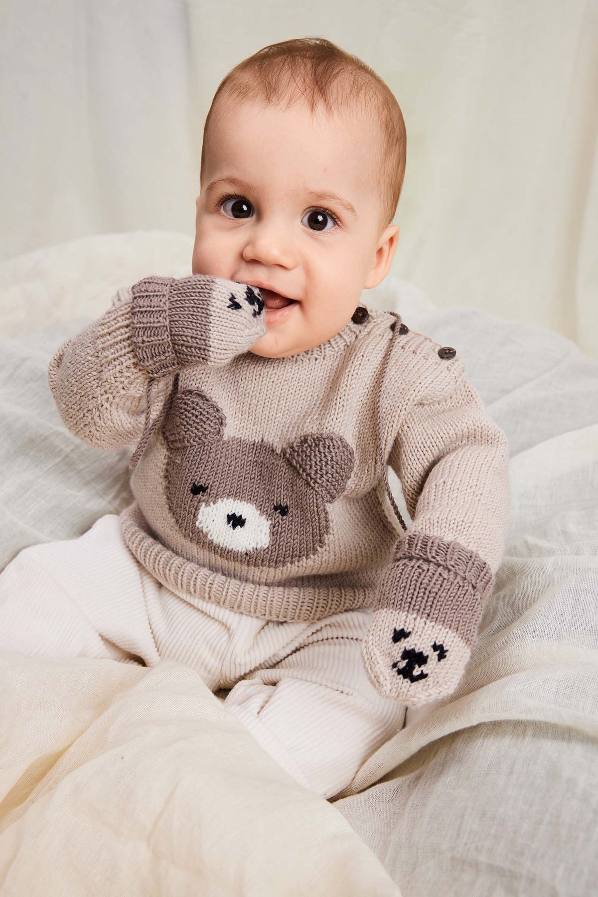 LANGYARNS Kits Knitting Pattern 62-68 | 1 ball 197.0196 | 1 ball 197.0096 | 1 ball 197.0004 BO Baby mittens Pattern Kit in Merino 150 by LANGYARNS | Punto 99-019