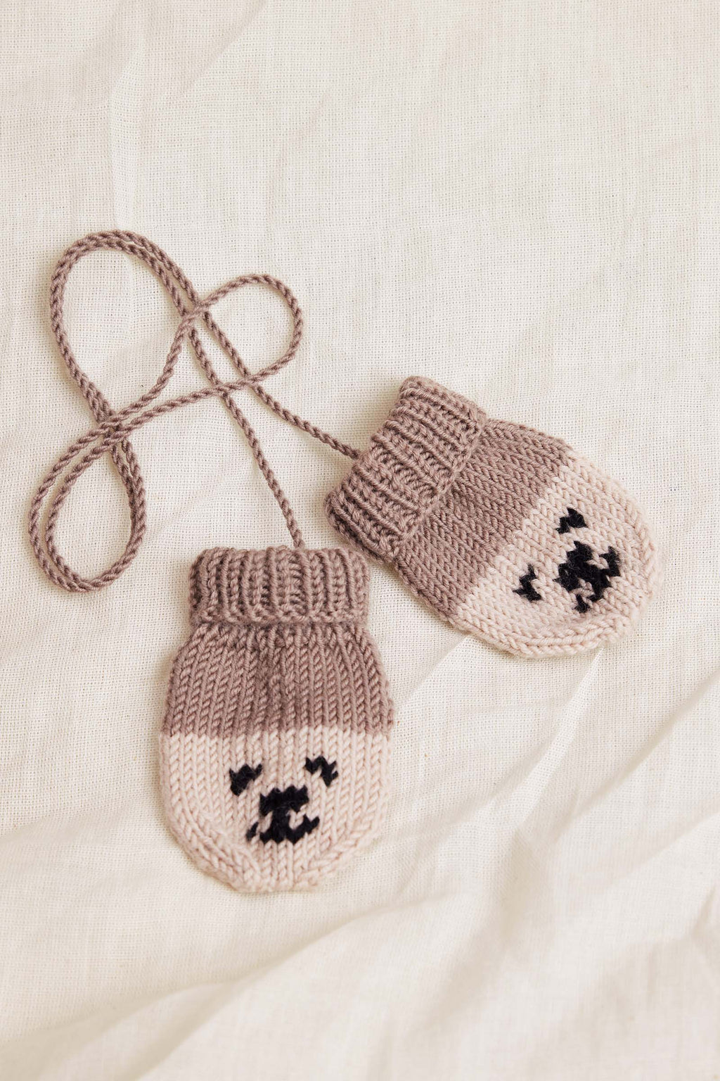 Lang Yarns Knitting Pattern BO Baby mittens Pattern Bundle in Merino 150 by LANGYARNS | Punto 99-019