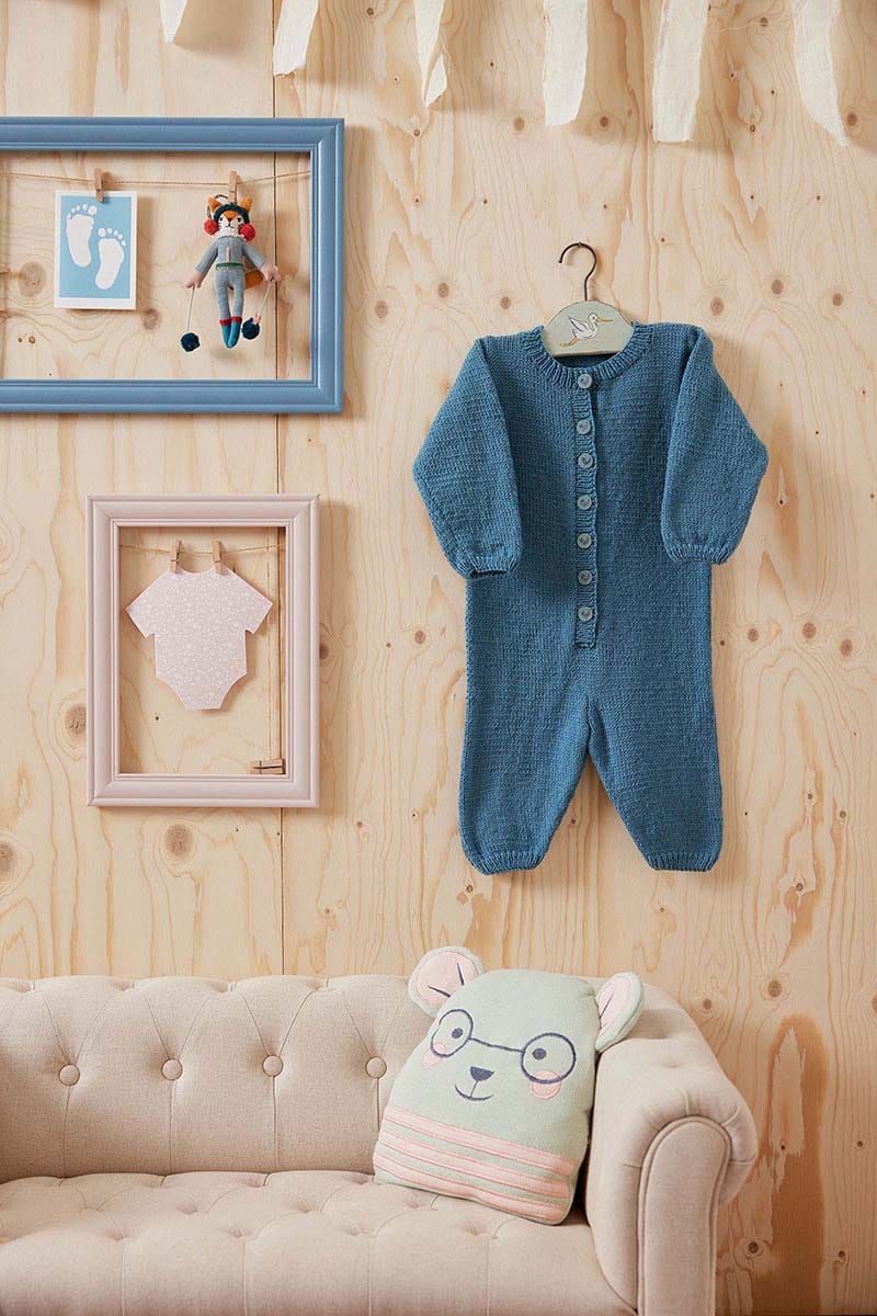 Lang Yarns Knitting Pattern ANGEL Overalls Pattern Bundle in Merino 200 Bébé by LANGYARNS | Punto 80-001