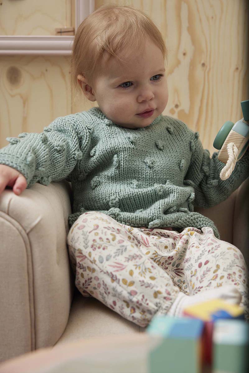 Lang Yarns Knitting Pattern ASTA Sweater Pattern Bundle in Merino 200 Bébé by LANGYARNS | Punto 80-017