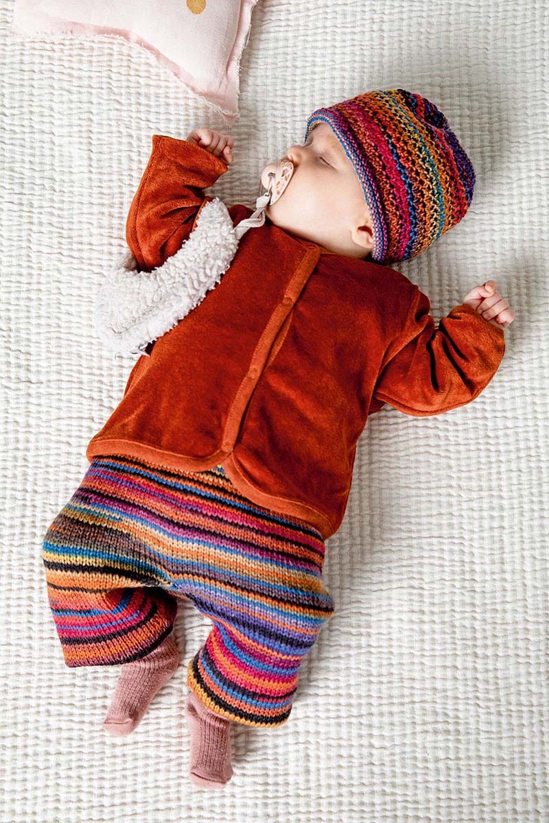 Lang Yarns Knitting Pattern Baby trousers Pattern Bundle in MERINO 200 BEBE COLOUR by LANGYARNS | Punto 54-002