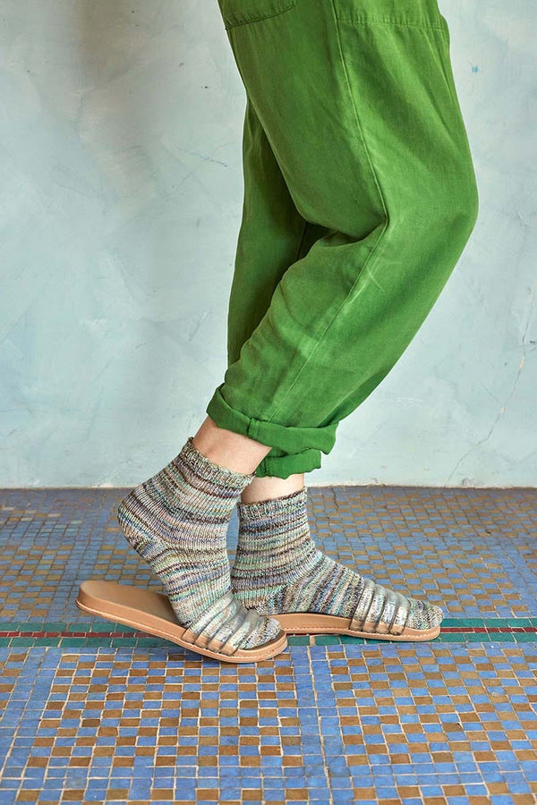 BEACH-LIFE Socks Pattern Kit in FOOTPRINTS by WOOLADDICTS | WOOLADDICTS #10-018