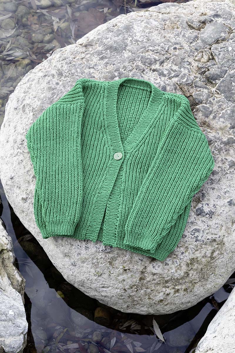 Lang Yarns Knitting Pattern Cardigan Pattern Bundle in MERINO 150 by LANGYARNS | Punto 28-005