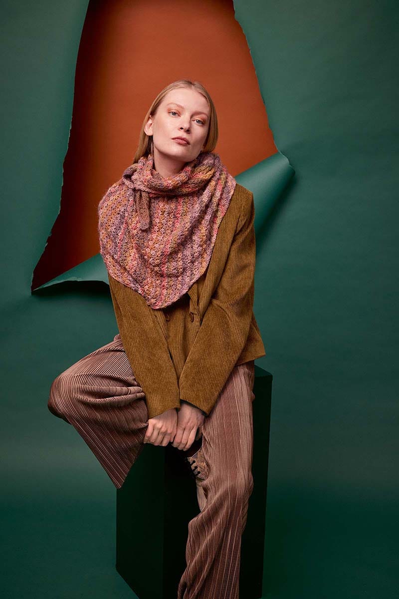 Lang Yarns Knitting Pattern CHERYL Triangular shawl Pattern Bundle in Aurora by LANGYARNS | Fatto a Mano 286-015