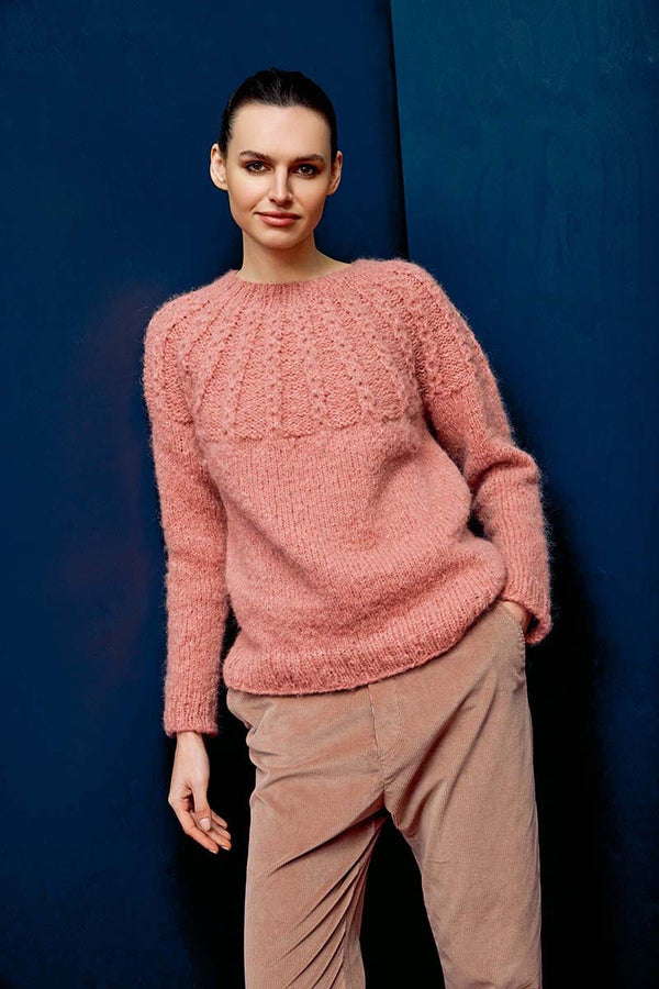 CLAIRE Top-down Sweater Pattern Kit in BABY LAMA by LANGYARNS | Punto 89 - 248