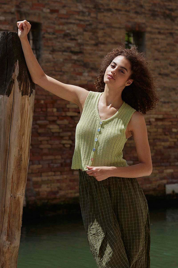 COMFORT Crochet Top Pattern Kit in SWEET by WOOLADDICTS | WOOLADDICTS #16-015