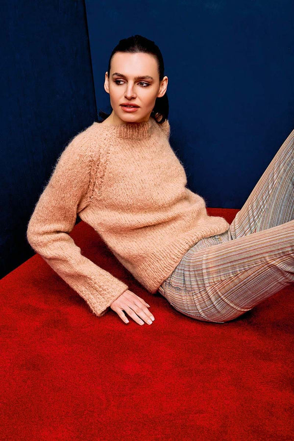 DEBBIE Top-down Sweater Pattern Kit in BABY LAMA by LANGYARNS | Punto 89 - 246