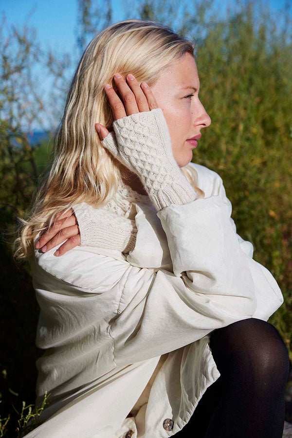 ELISA Wrist-warmers Pattern Kit in CASHMERE EXTRA LACE by LANGYARNS | Punto 94-007