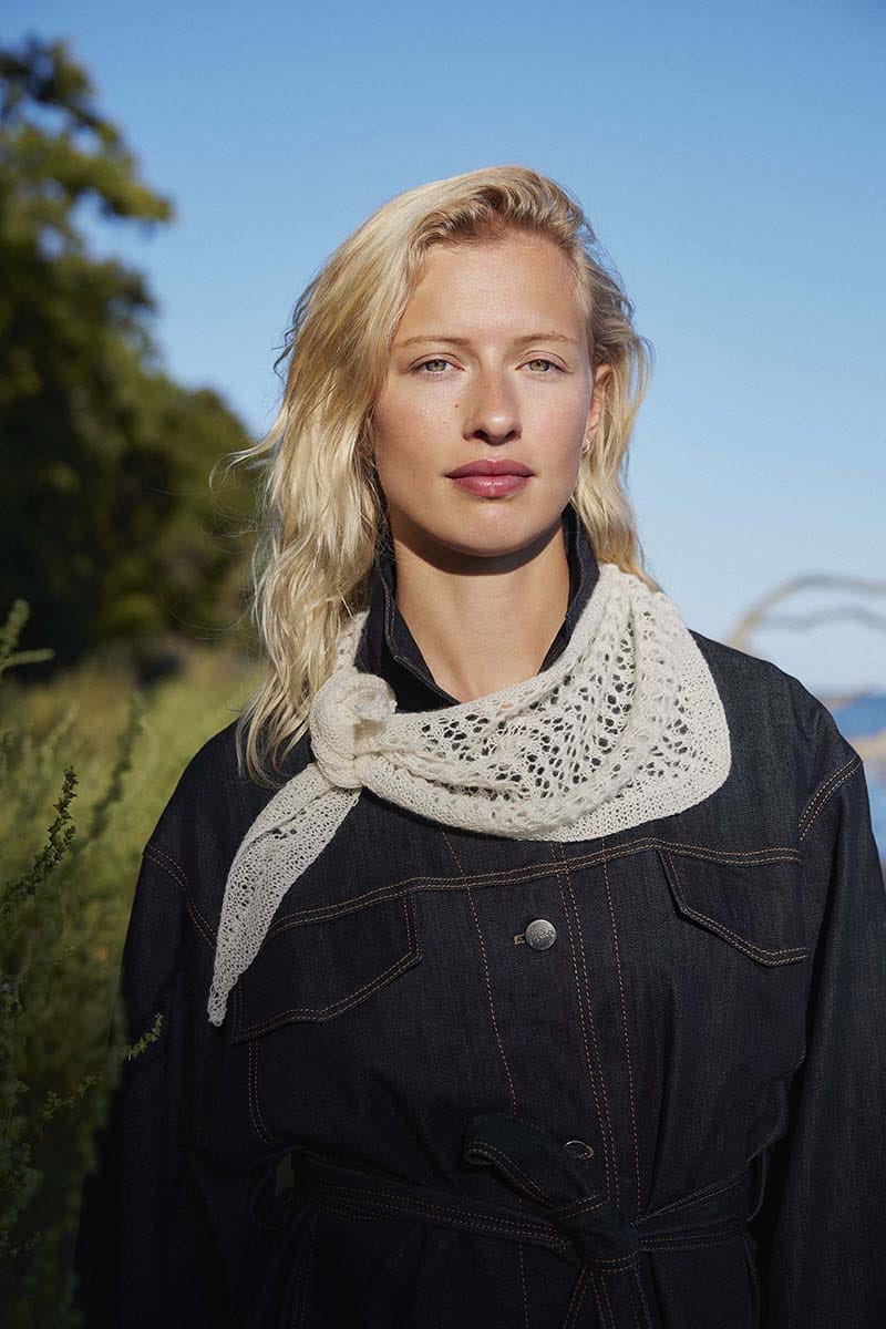 Lang Yarns Knitting Pattern ESTELLE Triangular shawl Pattern Bundle in Cashmere Extra Lace by LANGYARNS | Punto 94-006
