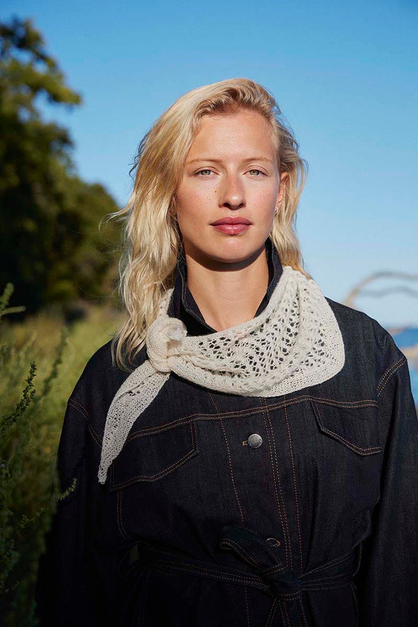 ESTELLE Triangular Shawl Pattern Kit in CASHMERE EXTRA LACE by LANGYARNS | Punto 94-006