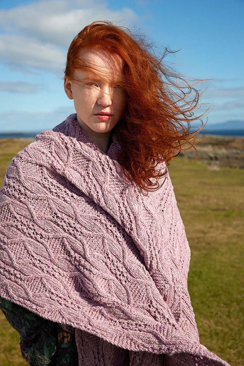 Lang Yarns Knitting Pattern FINOLA Shawl Pattern Bundle in Donegal Tweed+ by LANGYARNS | Punto 87-084