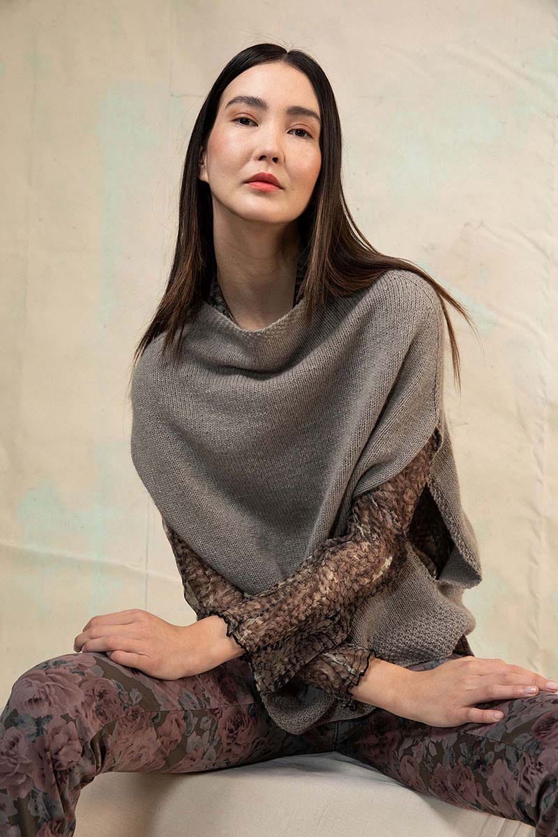 Lang Yarns Knitting Pattern FLORA Slipover Top Down Pattern Bundle in Cashmere Premium by LANGYARNS | Punto 60-015