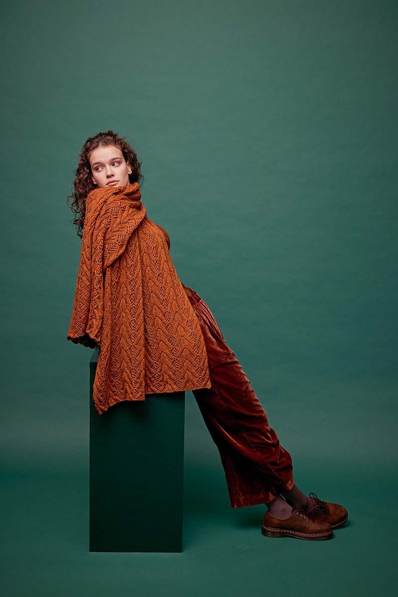 Lang Yarns Knitting Pattern GILLIAN Shawl Pattern Bundle in Nomad by LANGYARNS | Fatto a Mano 286-003