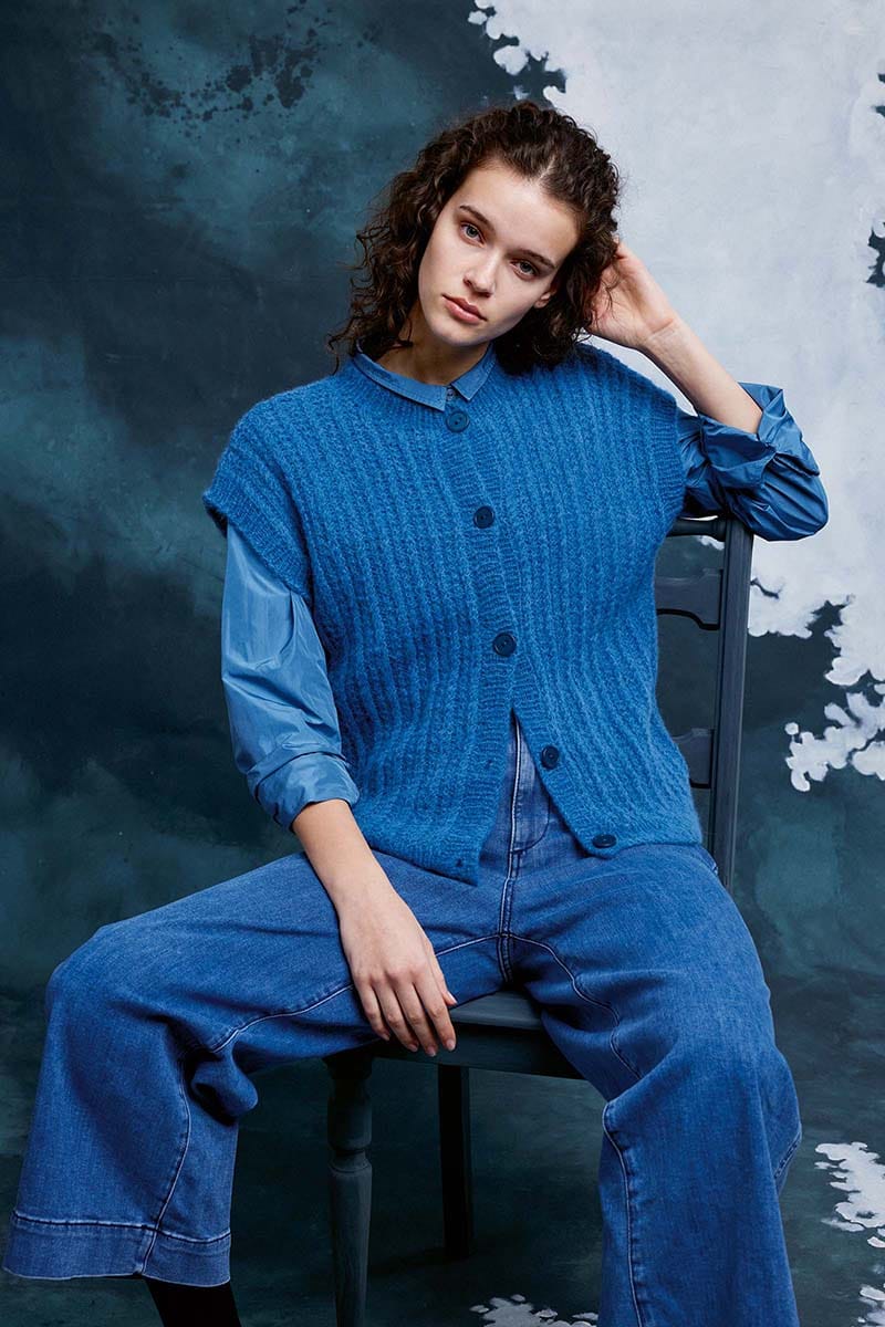 Lang Yarns Knitting Pattern GIULIA Vest Pattern Bundle in Suri Alpaca by LANGYARNS | Fatto a Mano 286-057