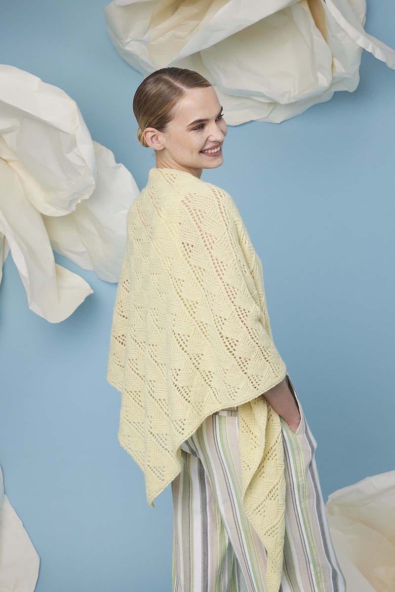 Lang Yarns Knitting Pattern Ivy Triangular shawl Pattern Bundle in Regina by LANGYARNS | Fatto a Mano 288-044