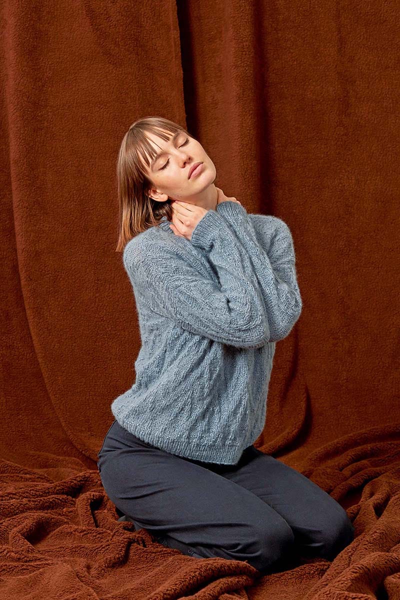 Lang Yarns Knitting Pattern KAT Sweater Pattern Bundle in Malou Light by LANGYARNS | Fatto a Mano 282-016