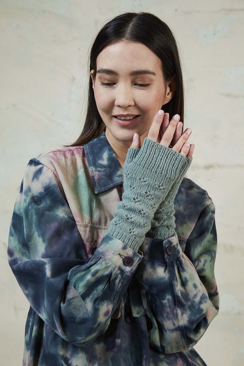 Lang Yarns Knitting Pattern LISA Wrist warmers Pattern Bundle in Cashmere Lace by LANGYARNS | Punto 60-005