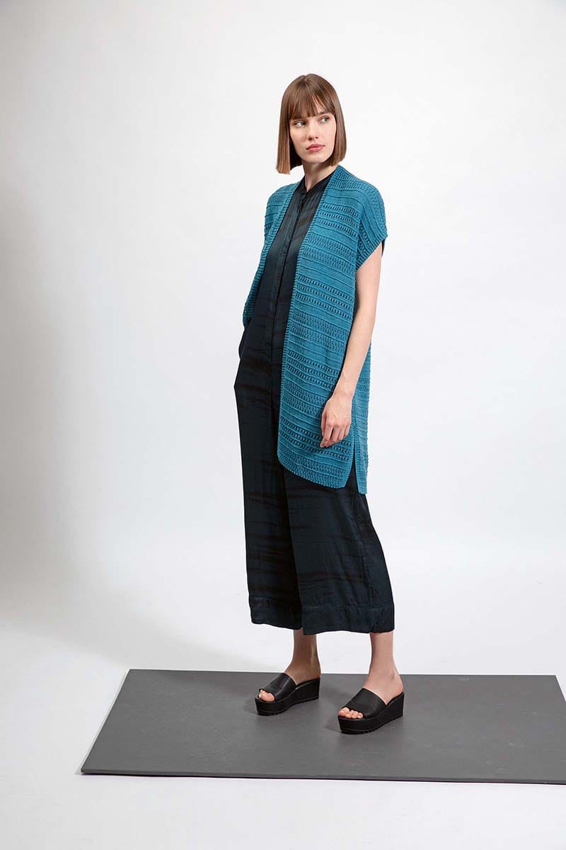 Lang Yarns Knitting Pattern MERI Vest Pattern Bundle in Oceania by LANGYARNS | Fatto a Mano 280-063