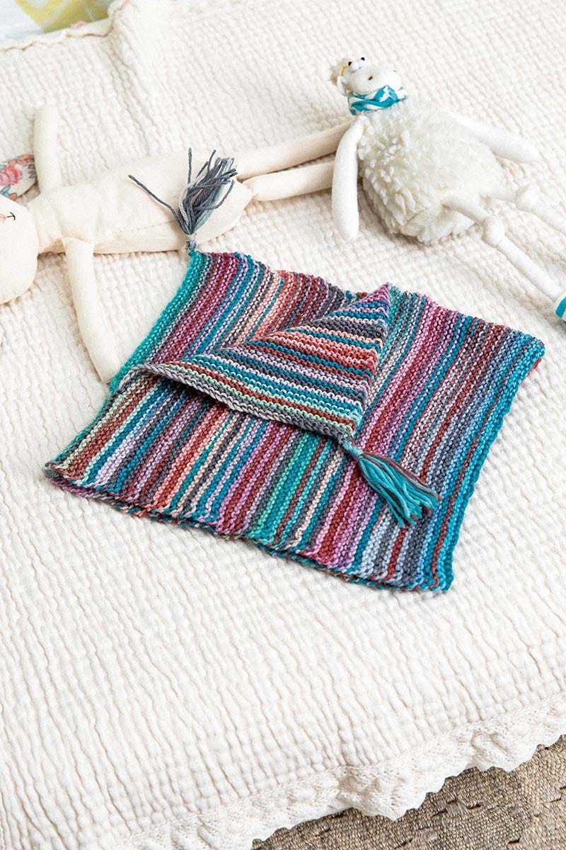 Lang Yarns Knitting Pattern Poncho Pattern Bundle in MERINO 200 BEBE COLOUR by LANGYARNS | Punto 54-014