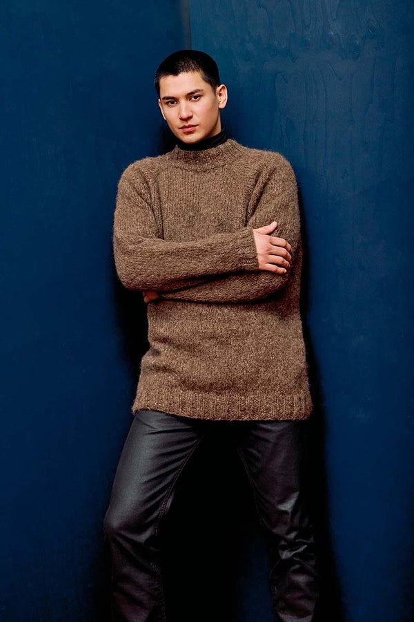 RAMON Men's Top-down Sweater Pattern Kit in BABY LAMA by LANGYARNS | Punto 89 - 241