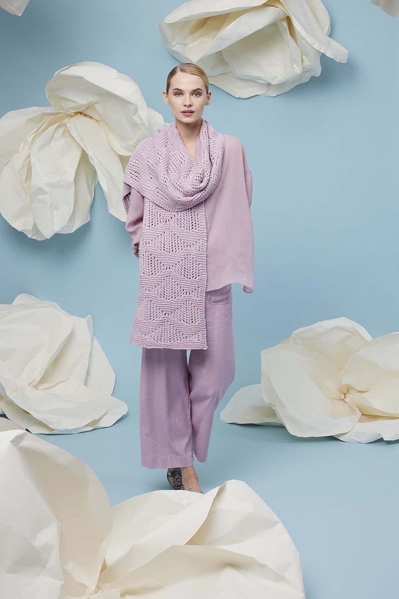 Lang Yarns Knitting Pattern Rosetta Scarf Pattern Bundle in Amira by LANGYARNS | Fatto a Mano 288-050