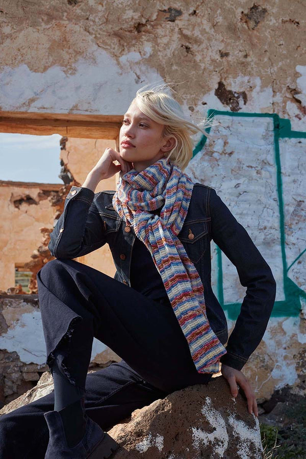 RUNAWAY Shawl Pattern Kit in MOVE 4-PLY by WOOLADDICTS | Punto 79-009