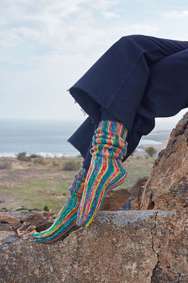 SIDESTEP Slouchy Socks Pattern Kit in MOVE 4-PLY by WOOLADDICTS | Punto 79-012