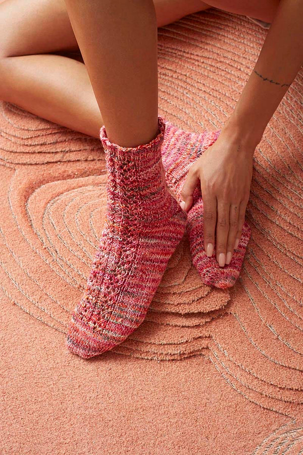 SOLE-MATES Socks Pattern Kit in Footprints by WOOLADDICTS | Punto 70-004